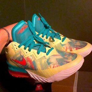Nike Lebron 18 low size 9